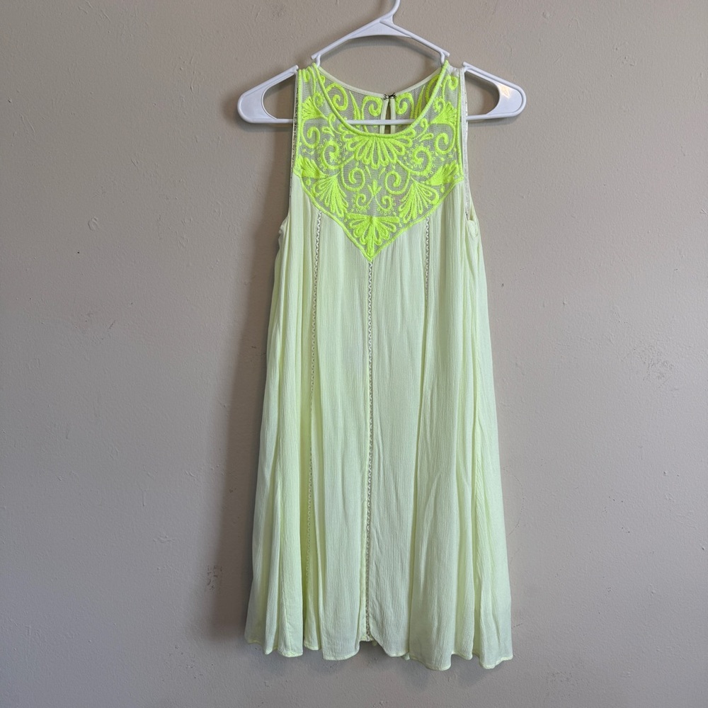 Lilly Pulitzer Cammie Trapeze Embroidered Dress
Lemon Drop Neon Yellow XS